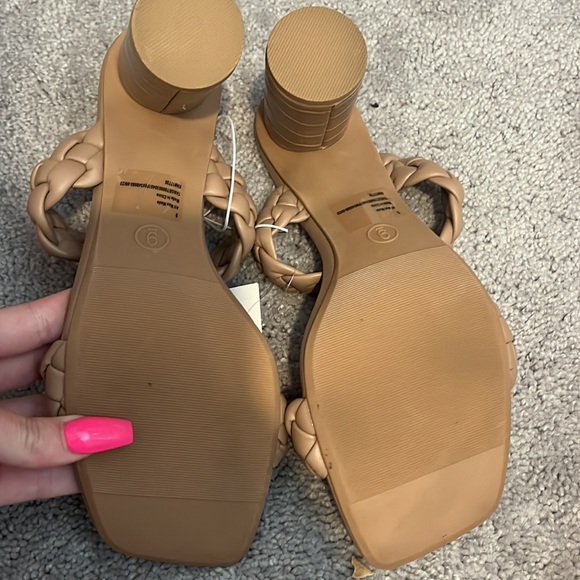 Target heels - Picture 3 of 3